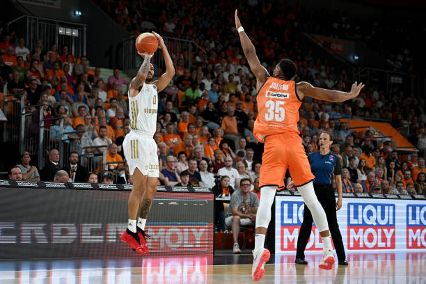 迷感到意外 迷感到意外